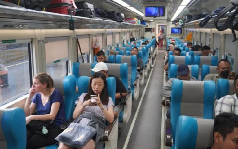 Wisman Mulai Minati Moda Transportasi Kereta Api