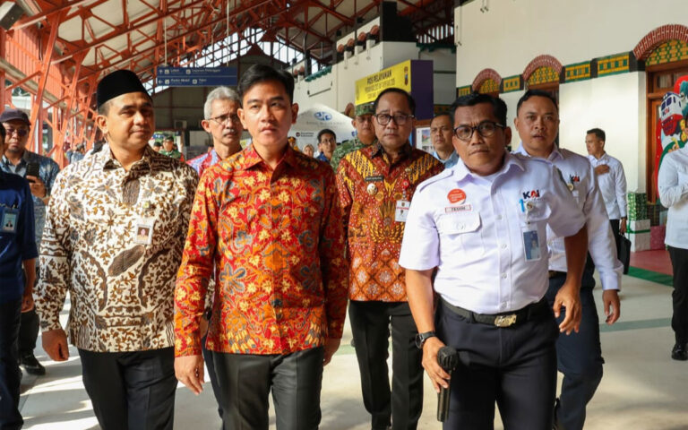 Pastikan Kelancaran Pelayanan, Wapres Tinjau Stasiun Tawang Semarang