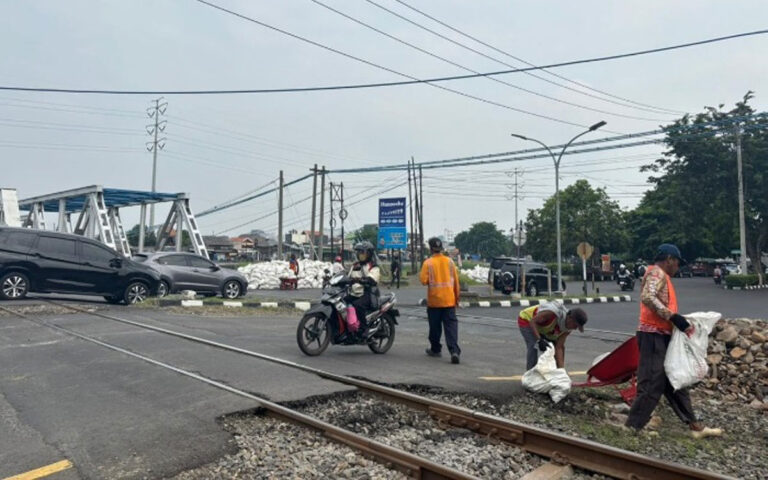 KAI Daop 4 Semarang Perbaiki Geometri Rel di Perlintasan Madukoro dan Kokrosono