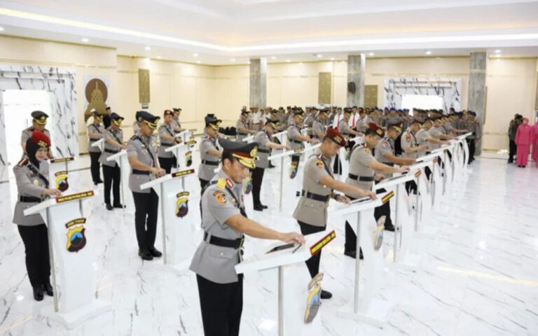 Kapolda Jateng Rotasi 6 PJU dan 13 Kapolres