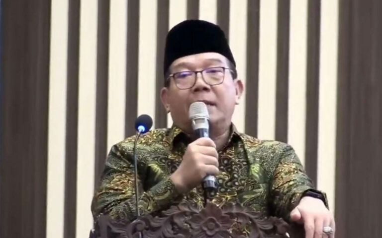 Mencari Penjual Minyak, Bertemu Tukang Besi