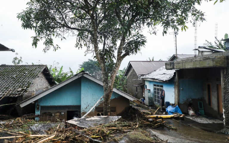 Taj Yasin Tinjau Titik Terparah Banjir Bandang Pemalang