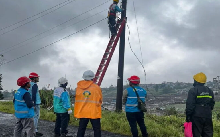 PLN Gerak Cepat Pulihkan Listrik Terdampak Banjir di Purbalingga