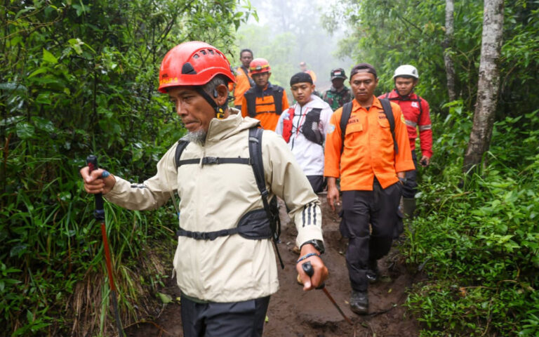Sekda Jateng Kawal Langsung Pencarian Pendaki Hilang di Bukit Mongkrang