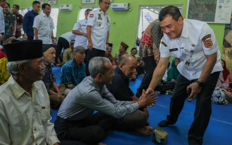 Luthfi Berikan Gamelan Untuk Para Transmigran Asal Jateng di Lampung