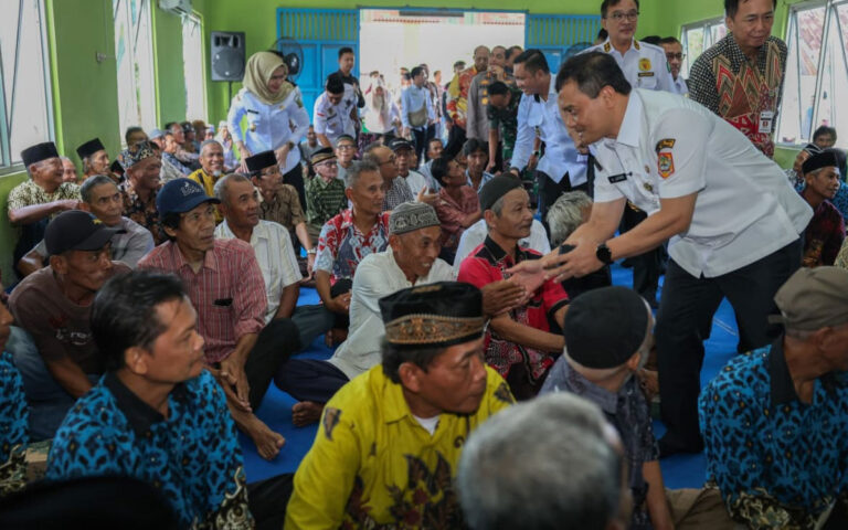 Kunjungi Transmigran di Lampung, Luthfi Disambut Hangat Puluhan Warga
