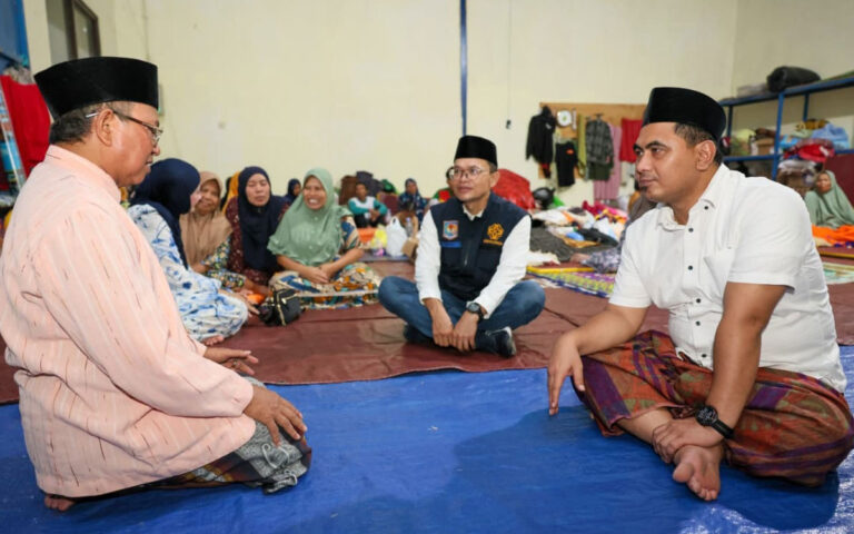 Kunjungi Pengungsi Tanah Gerak, Taj Yasin Minta Pembangunan Huntara Dipercepat