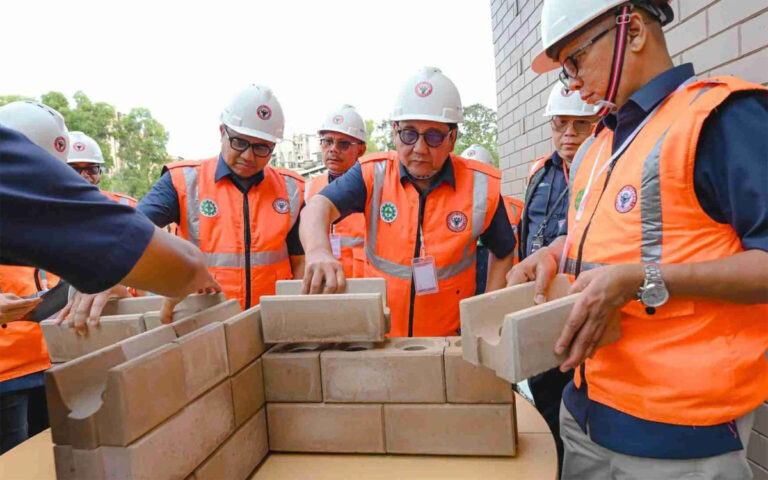 SIG Pasok 36.000 Bata Interlock Untuk Pembangunan Hunian di Padang, Sumatra Barat
