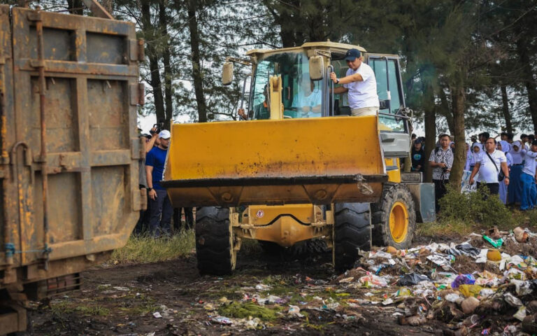 Luthfi Bersama Ribuan Warga Canangkan Gerakan Jawa Tengah ASRI
