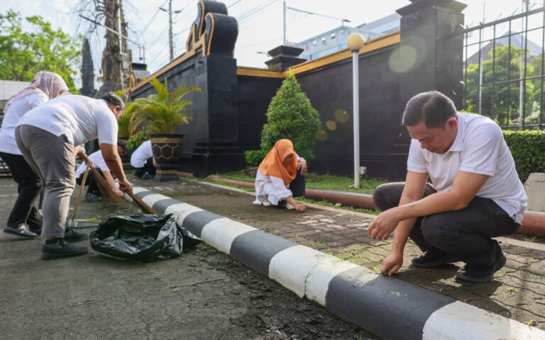 ASN Pemprov Jateng Gelar Gerakan Resik-Resik Kantor