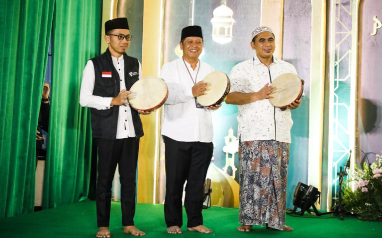 Luncurkan Wakaf Sosial, Taj Yasin Ajak Perbankan Perkuat Kesejahteraan Warga