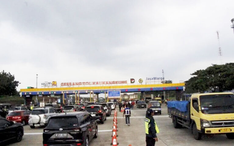 Kendaraan Pemudik di Tol Kalikangkung Naik Signifikan Capai 1.900 Unit Per Jam