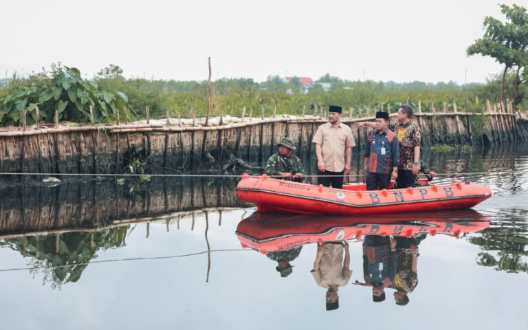Tinjau Tanggul Jebol di Pekalongan, Luthfi Pastikan Penanganan Tanggul dan Sungai Bremi