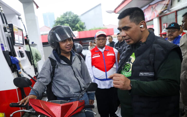 Taj Yasin Tinjau SPBU, Pastikan Ketersediaan BBM di Jateng Aman