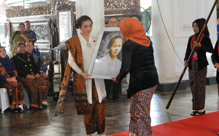 Nawal Yasin Bersama Selvi Gibran Hadiri Puncak Peringatan Hari Kartini