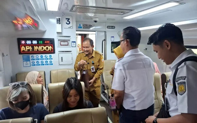 Stasiun Comal Resmi Kembali Layani Penumpang