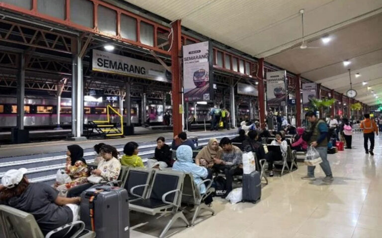 Imbas Insiden di Stasiun Bekasi Timur, 198 Penumpang Batalkan Tiket Perjalanan KA