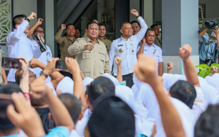 Prabowo Kunjungi Revitalisasi Bangunan Sekolah di Cilacap
