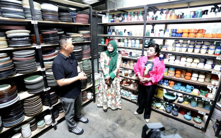 Produk Naruna Ceramic Salatiga Tembus Pasar Ekspor