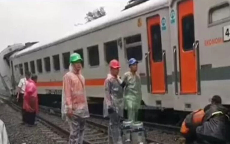 13 KA Gunakan Jalur Memutar Imbas Anjloknya KA Bangunkarta di Jalur Bumiayu