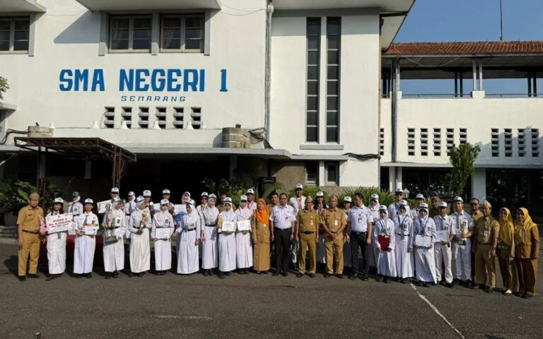 KAI Wisata Kenalkan Pariwisata Berbasis Kereta Api di SMA Negeri 1 Semarang