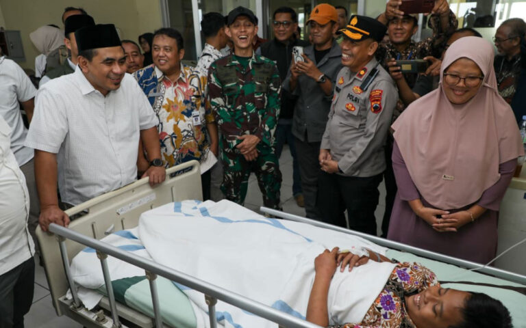 Upaya Taj Yasin Pulihkan Trauma Siswa Korban Sekolah Roboh di Sragen