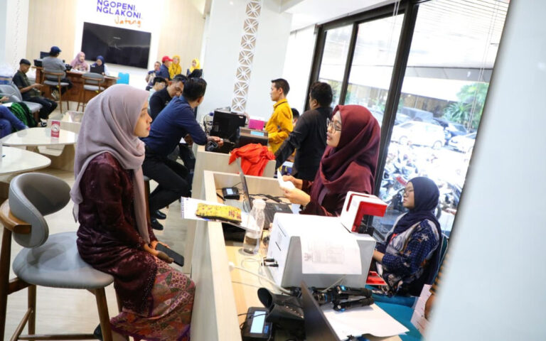 Pemprov Jateng Fasilitasi Cetak dan Perbaikan E-KTP di Rumah Rakyat Gubernuran