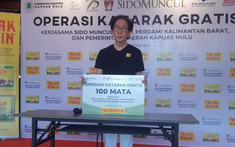Tolak Angin Gelar Operasi Katarak Gratis Untuk 100 Pasien di Putussibau Kalbar