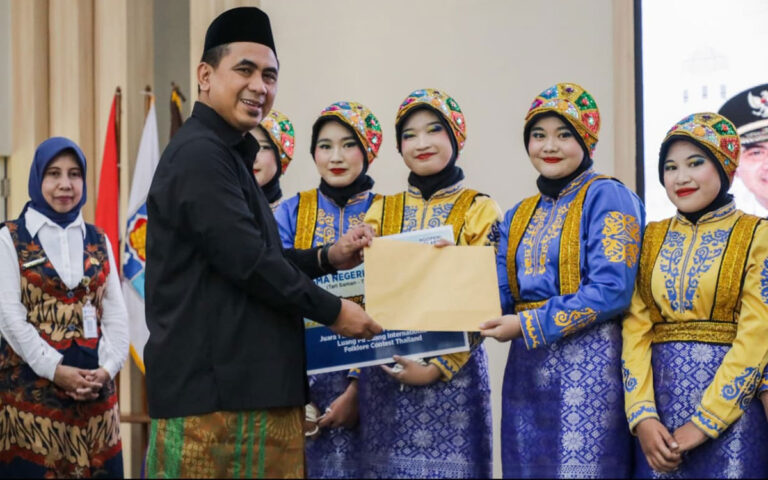 Raih Juara Internasional, Taj Yasin Apresiasi Prestasi Tim Ratoeh Jaroeh SMAN 4 Semarang