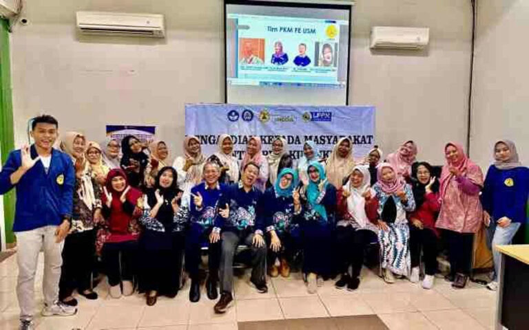 Tim PkM USM Beri Pembekalan Literasi Keuangan Kepada UKM Batik Tapak Dara Meteseh