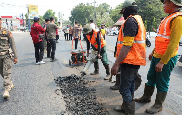 Jalan Rusak Menahun di Sragen Segera Mulus, Pemprov Jateng Tambah Anggaran