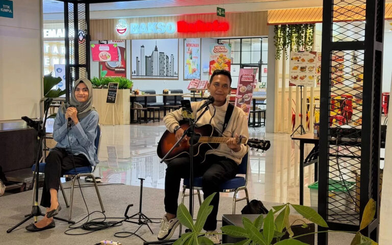 Bandara A Yani Semarang Salurkan Bantuan Komunitas Musik Jalanan