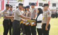 Kapolda Jateng Berikan Penghargaan 37 Personel Polri dan 12 Masyarakat Sipil Berprestasi