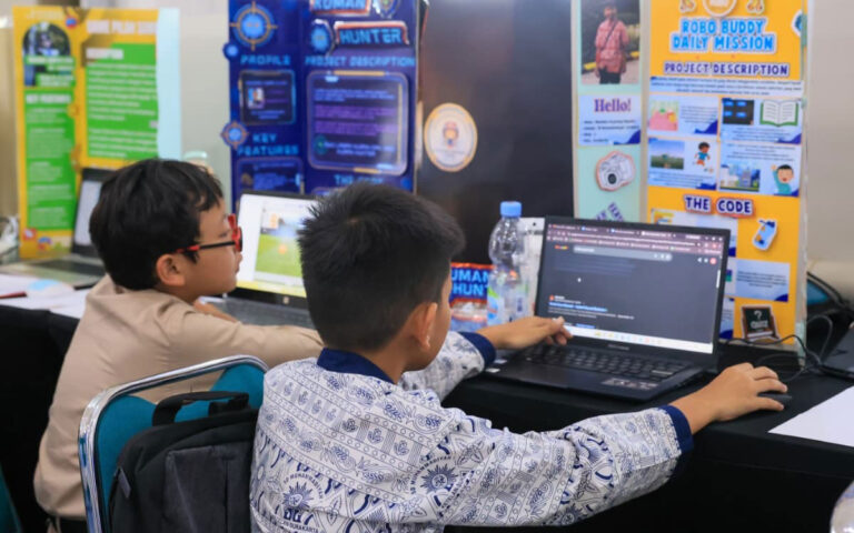 Anak-Anak Muda Jateng Unjuk Gigi Adu Inovasi Aplikasi AI di YCWC 2026